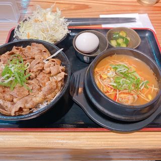 すん豆腐とカルビ丼セット(カルビ丼　スン豆腐専門店　三肉屋)