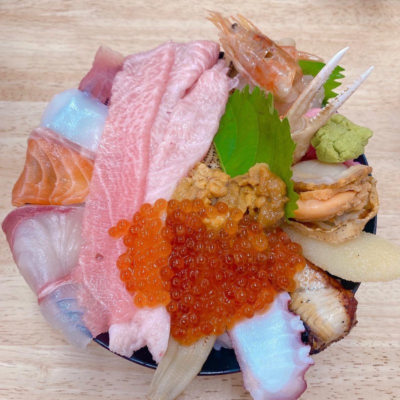 魚河岸丼(市場食堂 駅前 中央市場店)