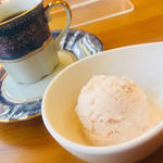手作り苺のアイスクリーム(洋食屋 青空 （ヨウリョクヤ アオゾラ）)