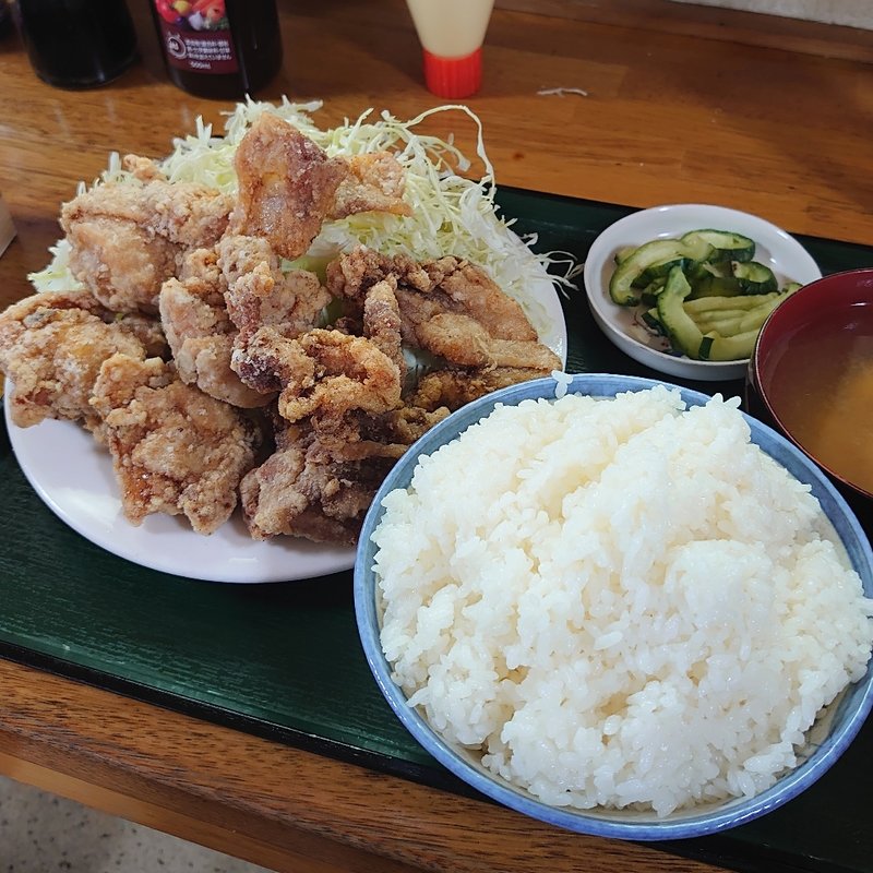 トン鳥からあげ定食＋大盛り(味の食卓 )