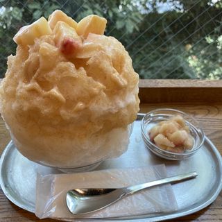 桃のかき氷+フルーツ増し(ひむろ(KAKIGORI CAFE ひむろ))