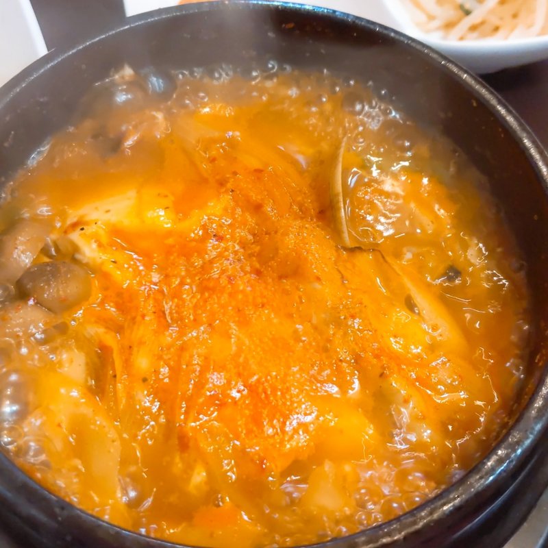 海鮮スンドゥブチゲ(ヤンニョムチキンと韓国料理 ナヌリ 神田)