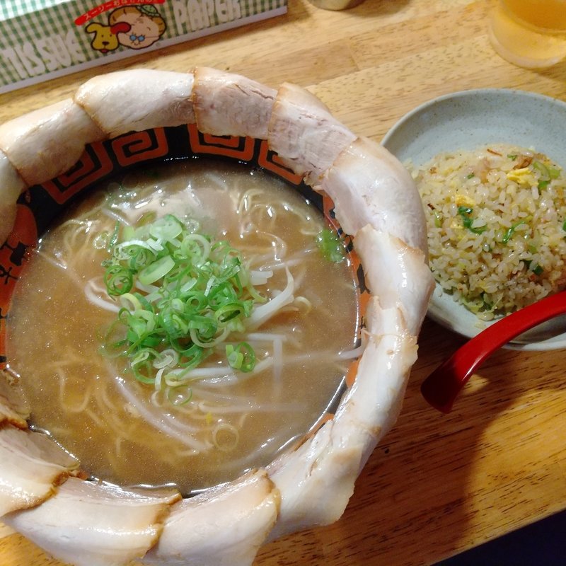 とんこつラーメン（チャーシュー大盛）半チャーハン(希望軒 三宮東口店 （キボウケン）)