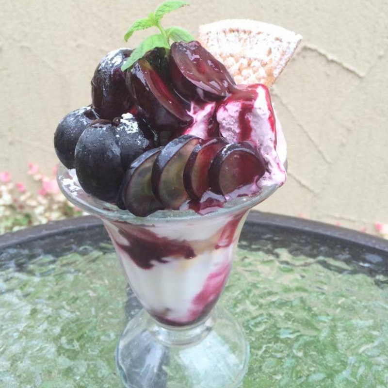 ピオーネとぶどうのセミフレットparfait(カフェドラパン)