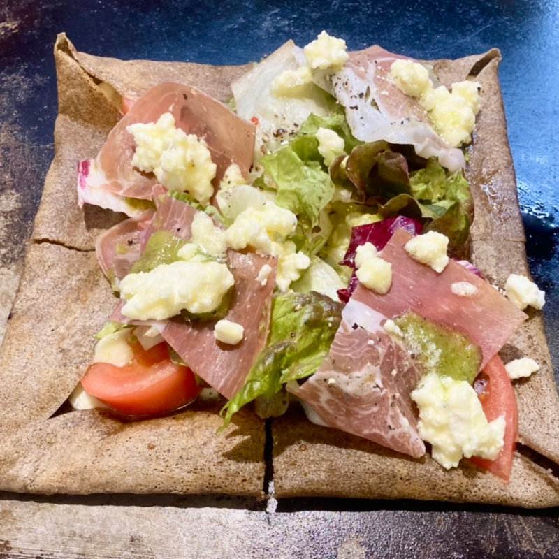 ﾊﾟﾙﾏ産生ﾊﾑとｷﾞﾘｼｬ産ﾁｪﾀﾞｰﾁｰｽﾞｻﾗﾀﾞ仕立てのｶﾞﾚｯﾄ(よしひろ)