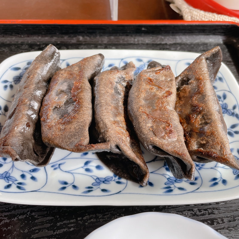 イカスミ餃子(いち龍 )