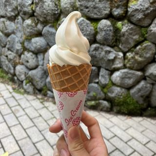 濃厚ミルクリンゴソフトクリーム(トワサンク 上高地店 （trois cinq）)