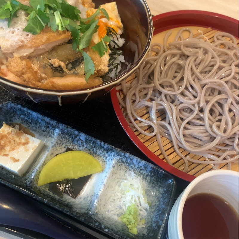 極みヒレカツ丼とせいろそば(和食と串揚げ 六角亭 （ろっかくてい）)