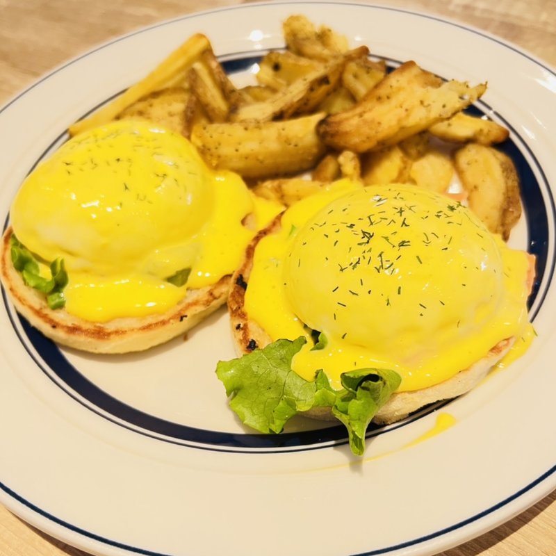 エッグスンベネディクト スモークサーモンとアボカド(Eggs 'n Things ららぽーとTOKYO-BAY店)