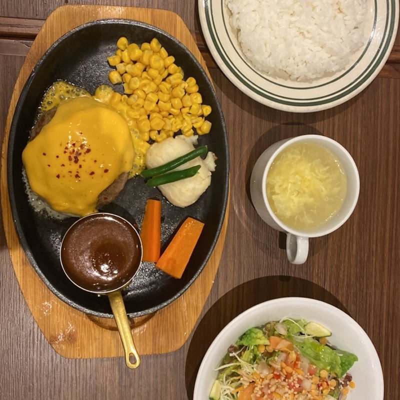 レギュラーハンバーグ＋チーズトッピングBセット(ハンバーグ・ステーキ グリル大宮 JR博多シティー店)