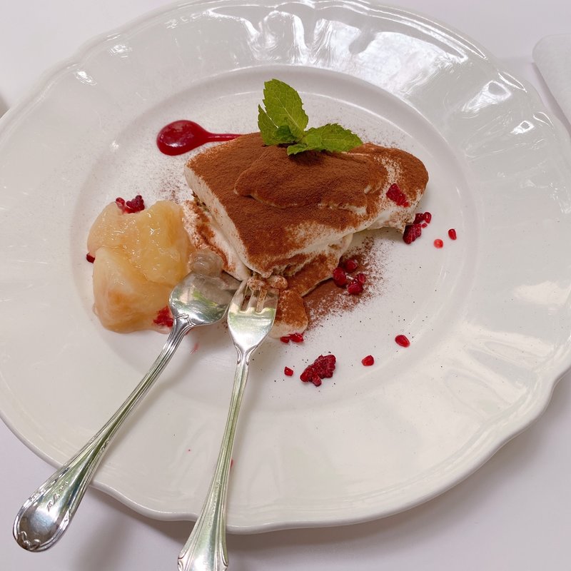 桃のティラミス(カフェラ 大丸神戸店 （CAFFERA）)