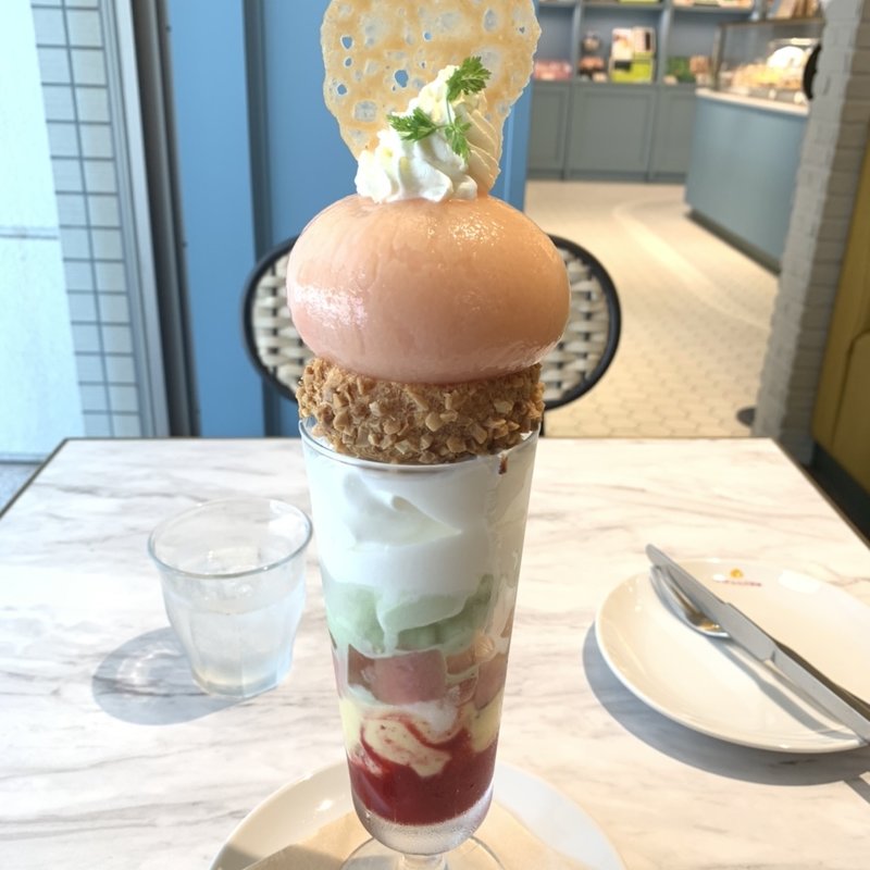 桃パフェ(クレーム デ ラ クレーム 烏丸本店 （Creme de la Creme）)