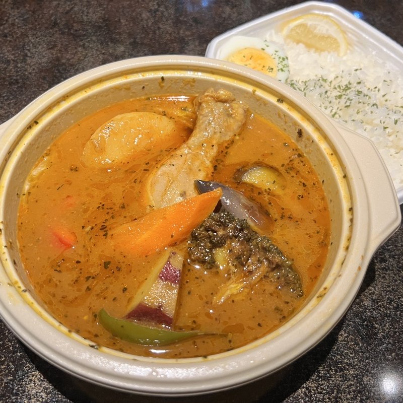 チキンと野菜12種のスープカレー(デリバリー)(北海道料理 年輪)