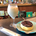 チョコレート（ドーナツ）とカフェオレ(kuronekoドーナツ)