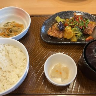 彩り野菜の黒酢から揚げ膳(ガスト 片江店 )