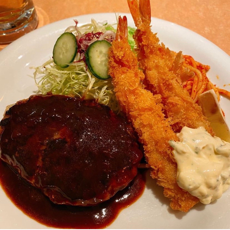 海老フライ和牛ハンバーグステーキ(バンビ 新宿サブナードレストラン街 )