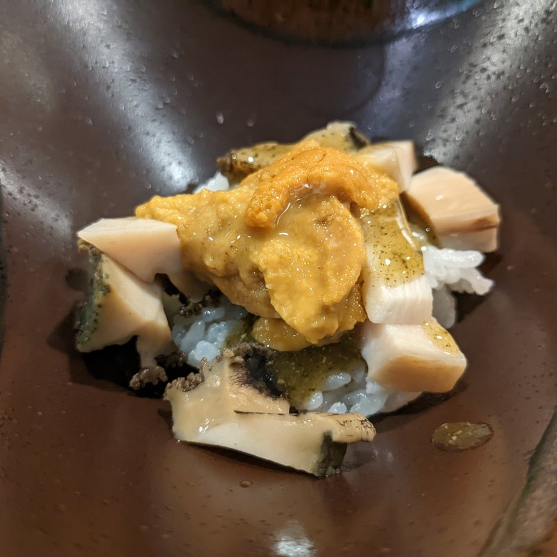 ウニとアワビのいちご飯(鮨 波づき)