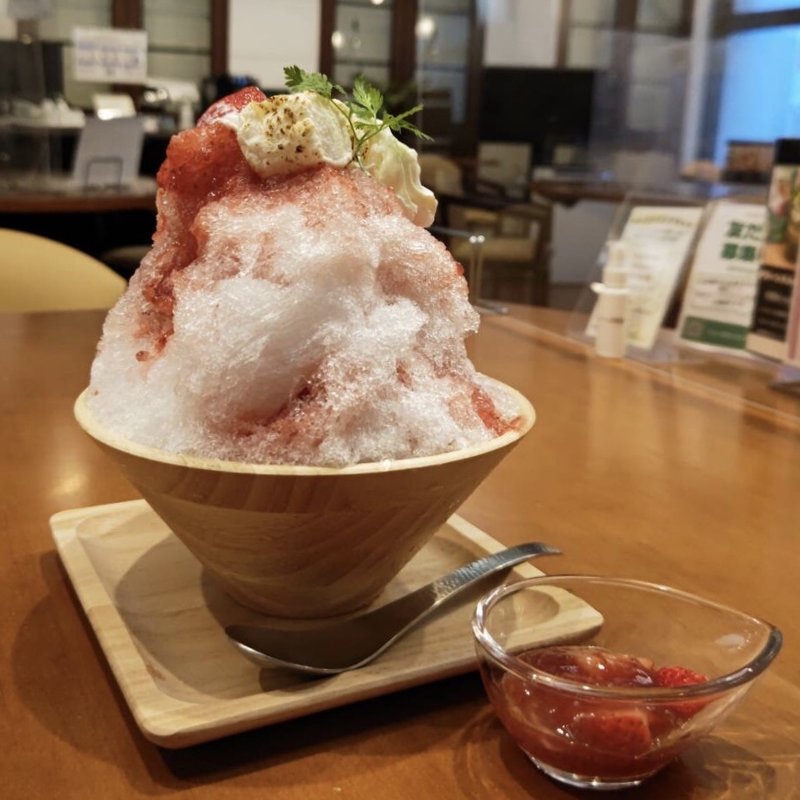 苺のかき氷(シュヴァル ブラン （Cheval Blanc）)