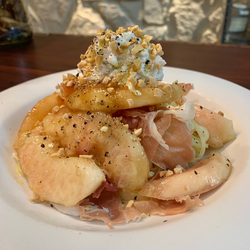 桃と生ハムとゴルゴンゾーラムースの冷製カッペリーニ(43 クワトレ)