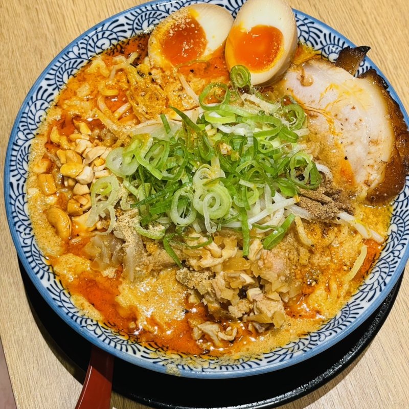 特製担々麺特盛（+220円）(吟醸味噌らーめん まごころ亭)