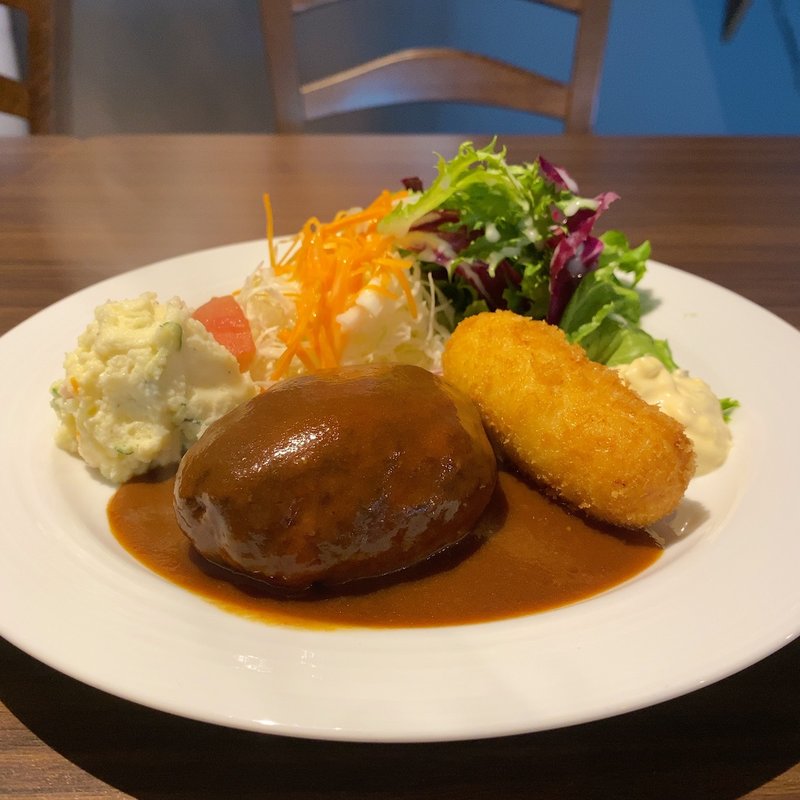 ハンバーグとカニクリームコロッケ(洋食 SUGIURA)
