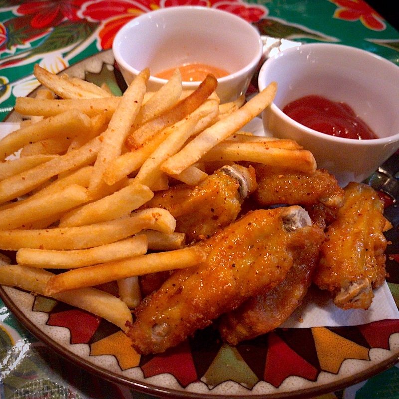 バッファローチキン＆フライドポテト(Mexican Comedor gurico)