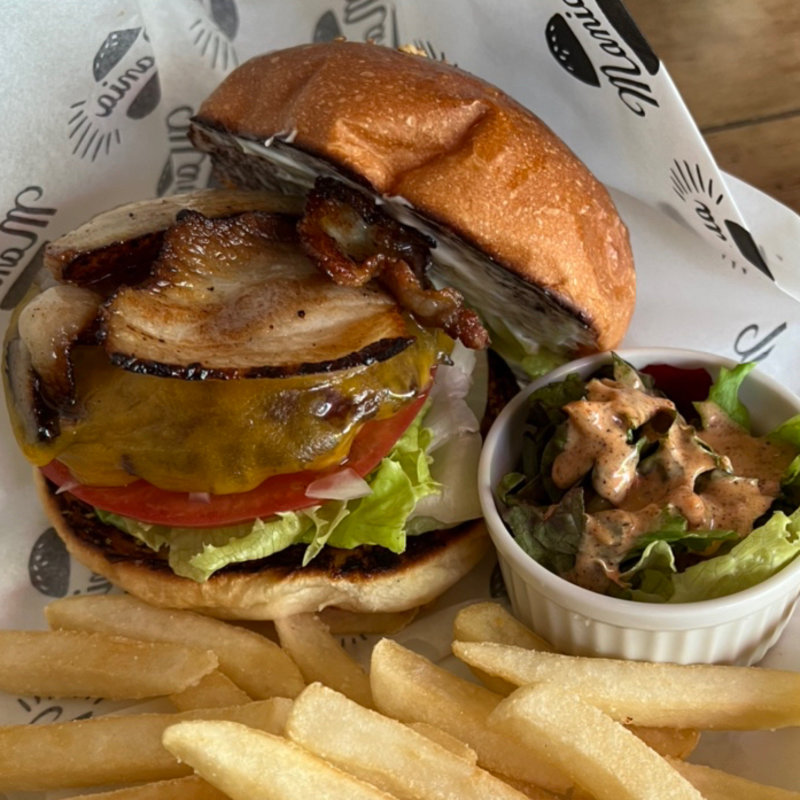 チーズバーガー + オリジナルBBQソース(バーガーマニア 広尾店 )