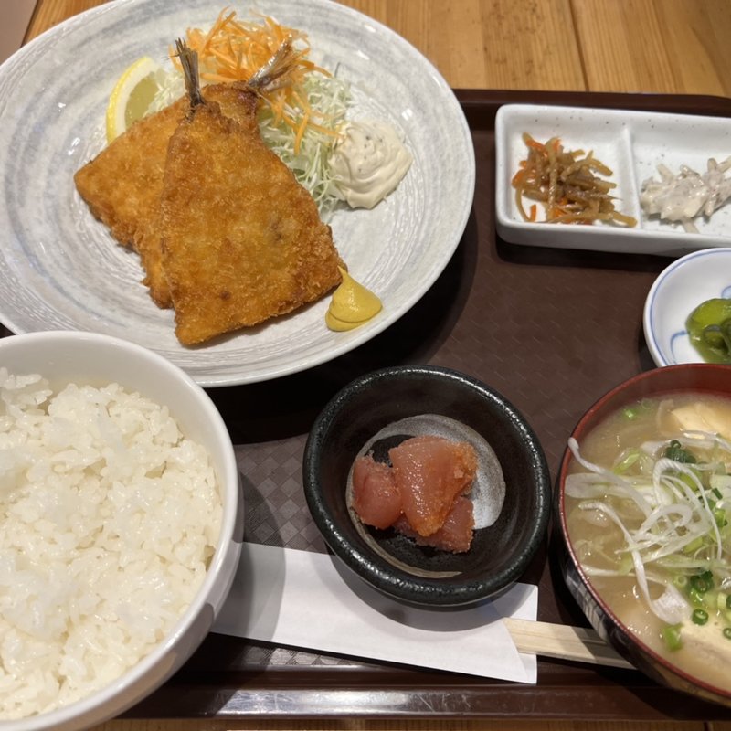 アジフライ定食：豚汁：明太子(酒と飯　たまる食堂)