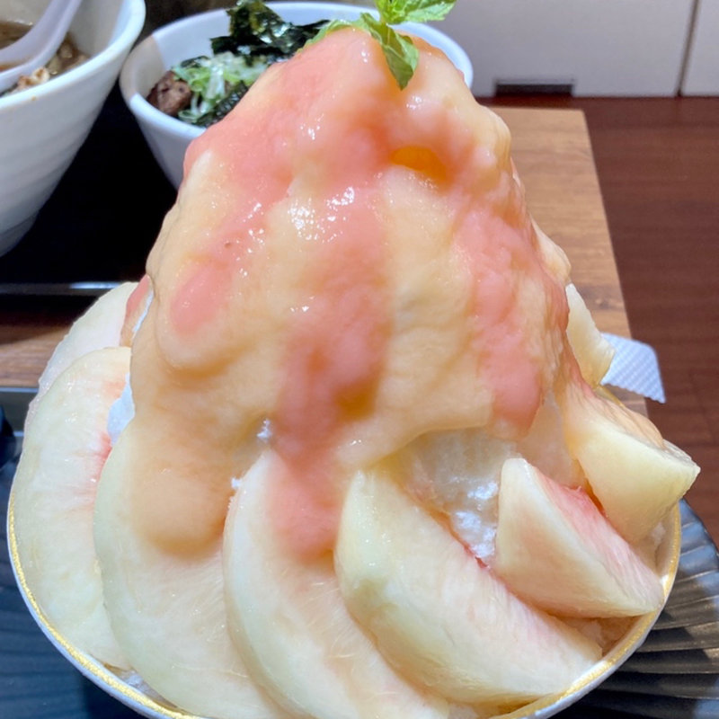 桃みるくマウンテン2022(麺とかき氷 ドギャン)