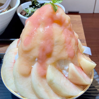 桃みるくマウンテン2022(麺とかき氷 ドギャン)