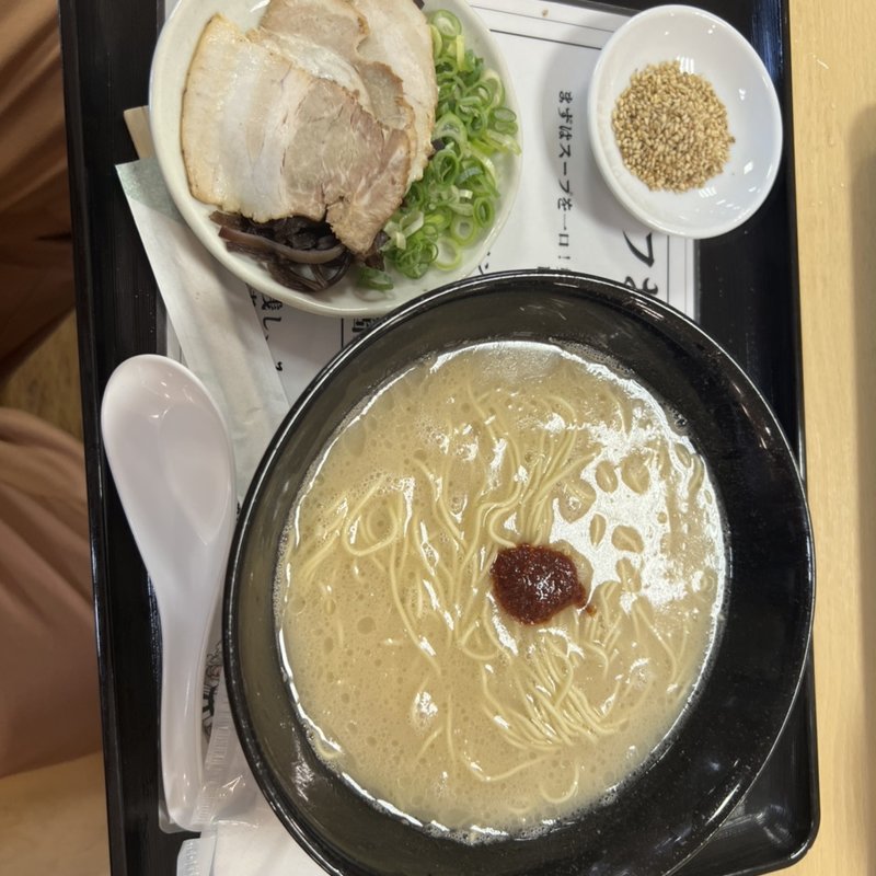 小梅屋ラーメン　赤(中洲ラーメン３代目小梅屋)