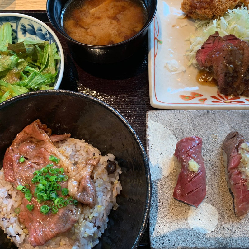 牛丼がついたスペシャルセット(肉割烹 KINTAN コレド室町)