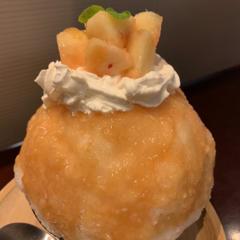 ももみるくホイップ(かき氷専門店氷連)