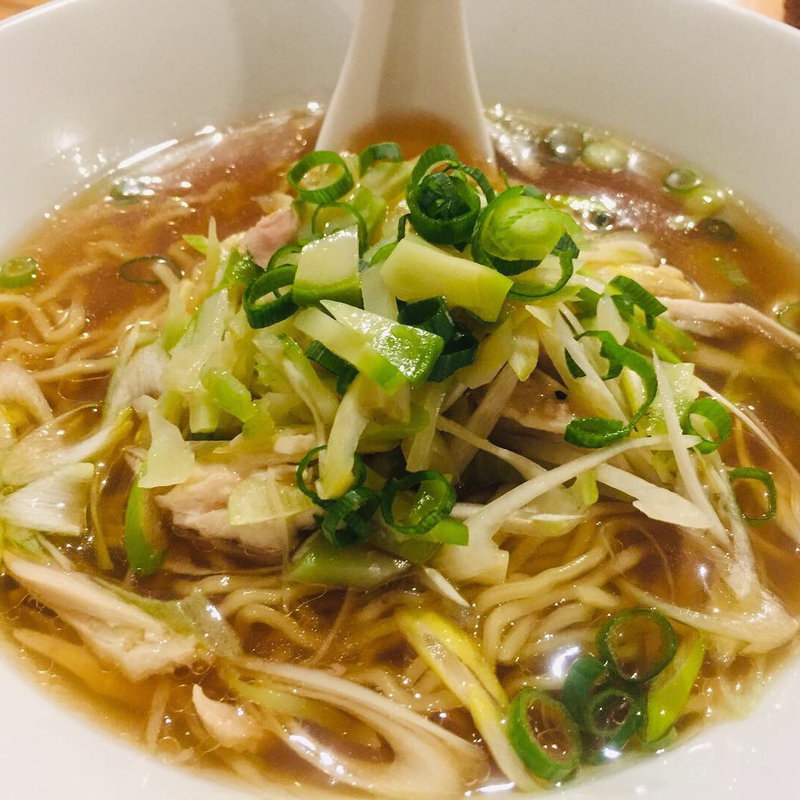 蒸し鶏と青搾菜のラーメン(家常菜 博朱)