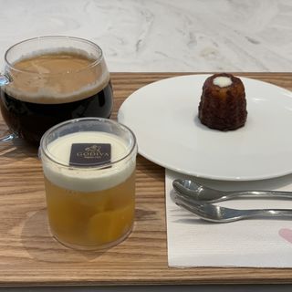 ホワイトチョコカヌレ、ホワイトチョコとマンゴーのレイヤードゼリー(GODIVA café Futakotamagawa)