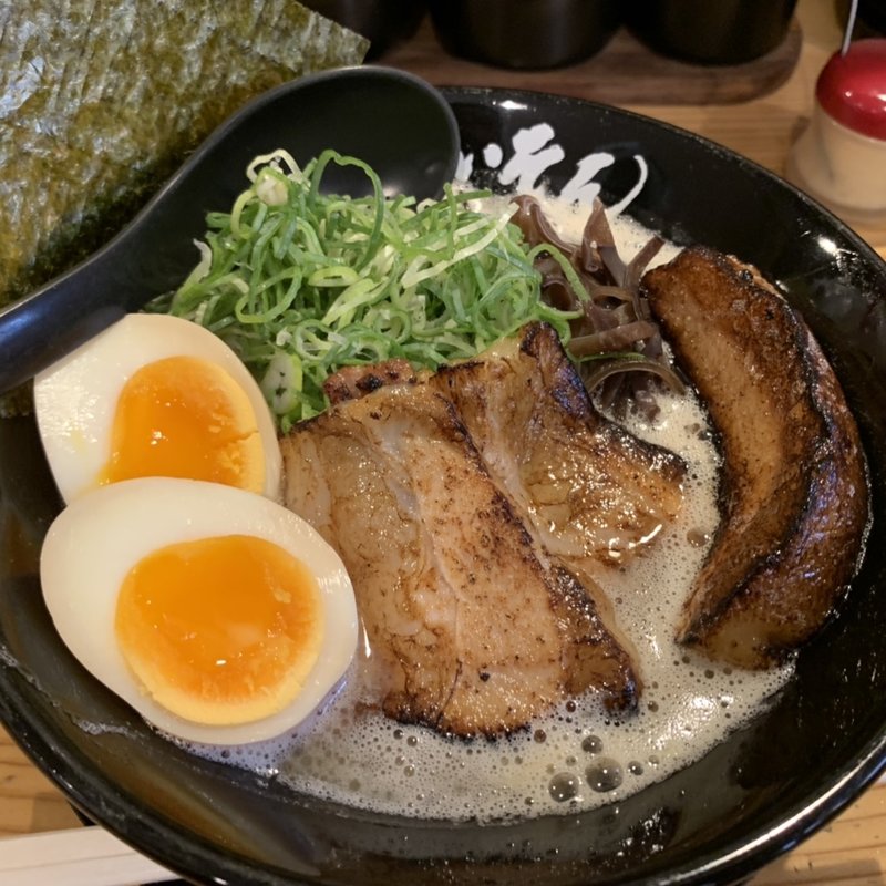 特製濃厚豚骨ラーメン(麺屋たいそん 博多駅前創業店)