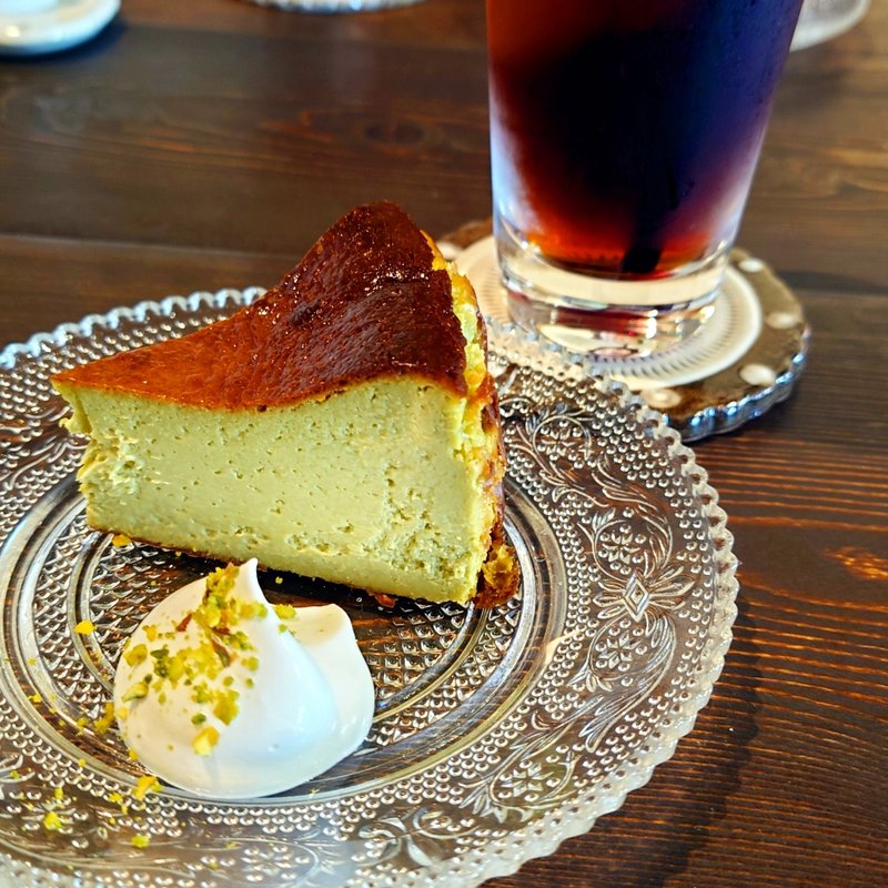 ピスタチオバスクチーズケーキセット(Cafe TREE FROG(ツリーフロッグ))