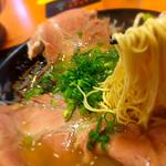トンコツラーメン(博多一幸舎 中洲店 （いっこうしゃ）)