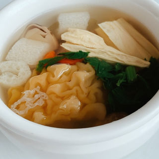 牛肉入り特製スープ　胡椒の香りをのせて(中国料理 「チャイナブルー」 コンラッド東京 )