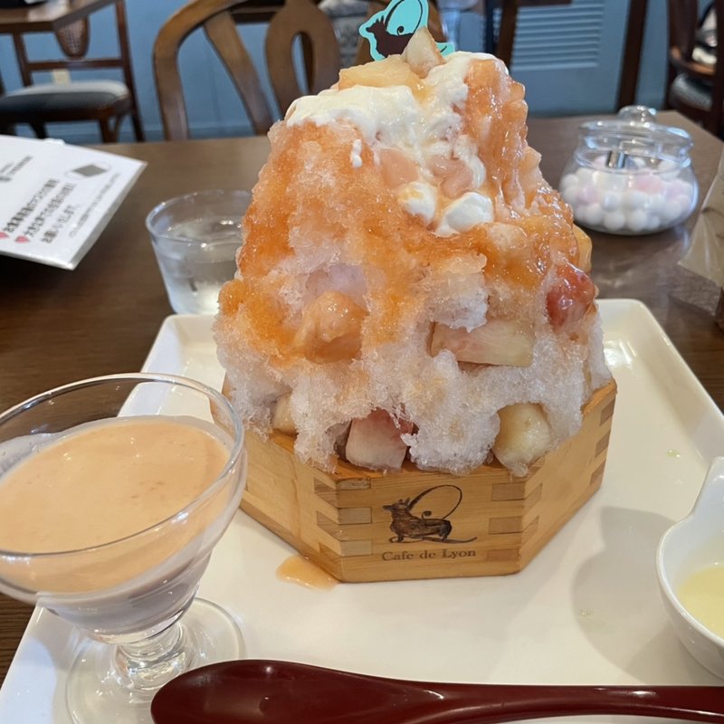 白桃ミルクデラックス(カフェドリオンブルー)