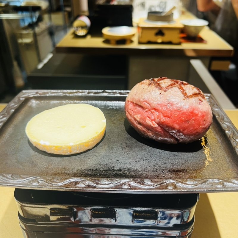 熟成和牛レアハンバーグ＆とろけるカマンベールチーズ定食240g(釜元はん米衛中目黒店)