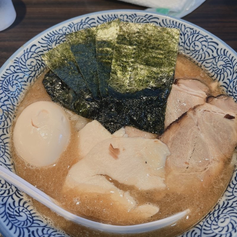 味玉入り濃厚煮干中華そば(極上煮干し鶏そば やまだ邸)