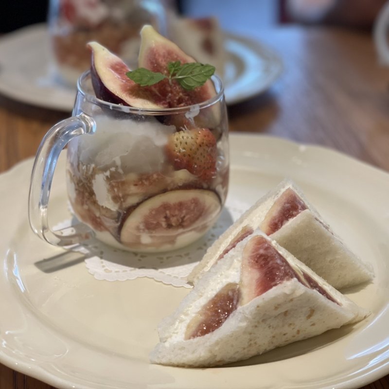 愛知県産 無花果のスイーツプレート （無花果のフルーツサンド＆パフェ）(アフタヌーンティー・ティールーム 玉川高島屋Ｓ・Ｃ)