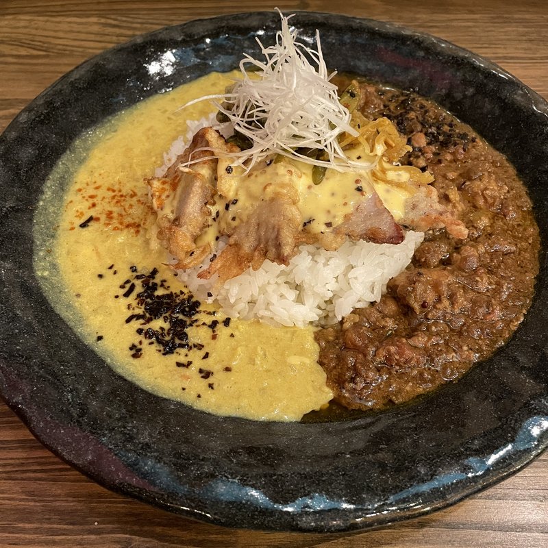 鰹の天ぷらと出汁チキンカレー、そしてダル(限定)(らんらんルー)