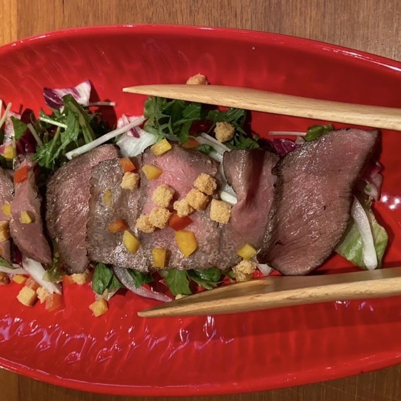 A5和牛ローストビーフのシーザーサラダ(トラットリア自家製蕎麦 武野屋)