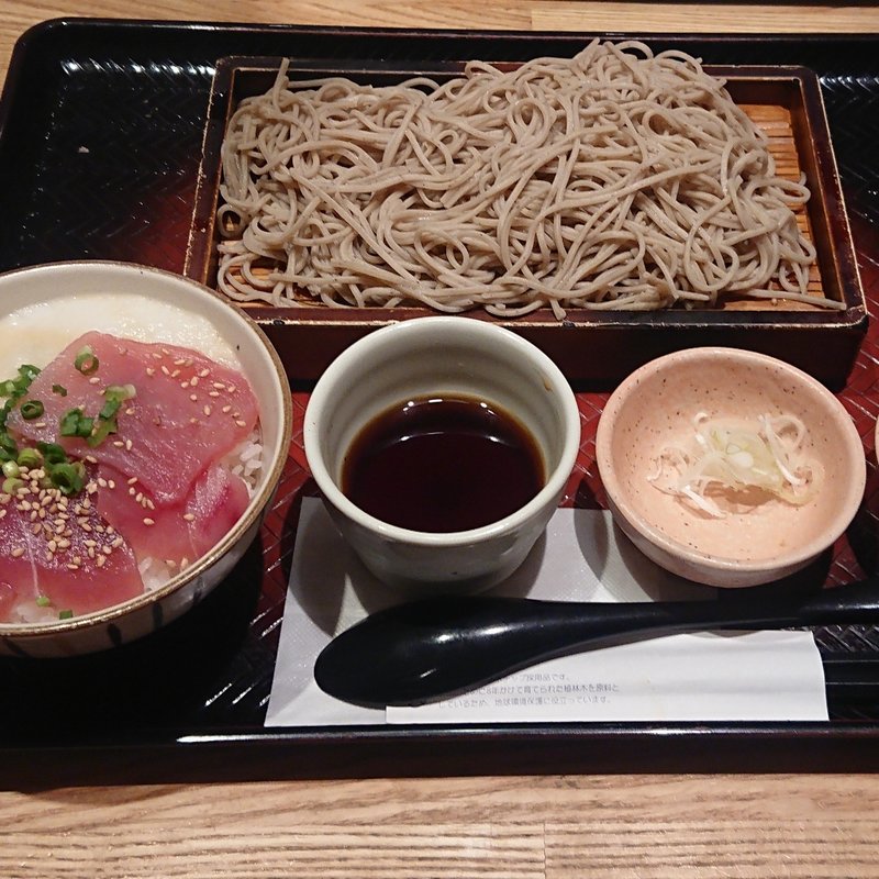 まぐろとろろ丼と麺のセット(大戸屋ごはん処 ノースポートモール店)