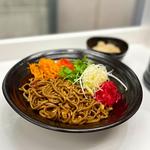 カレー豚ひき肉と彩りラペのカレー(Magic Noodle 香味麺房)