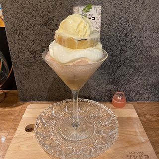 丸ごと白桃パフェ氷(Cafe&Barソレドコ)
