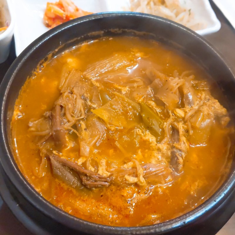 ユッケジャン(ヤンニョムチキンと韓国料理 ナヌリ 神田)