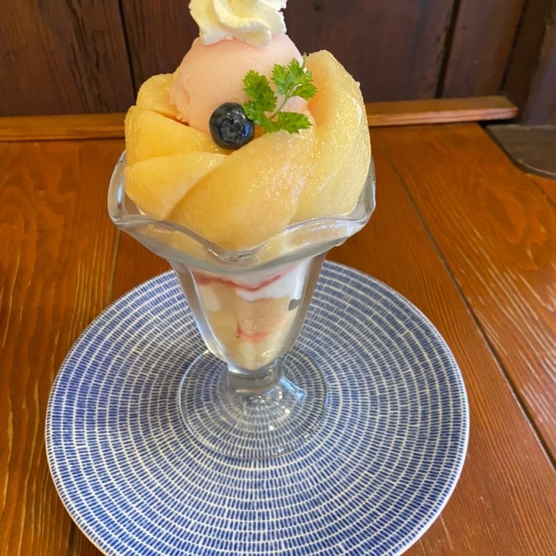 桃パフェ(くらしき桃子　総本店)